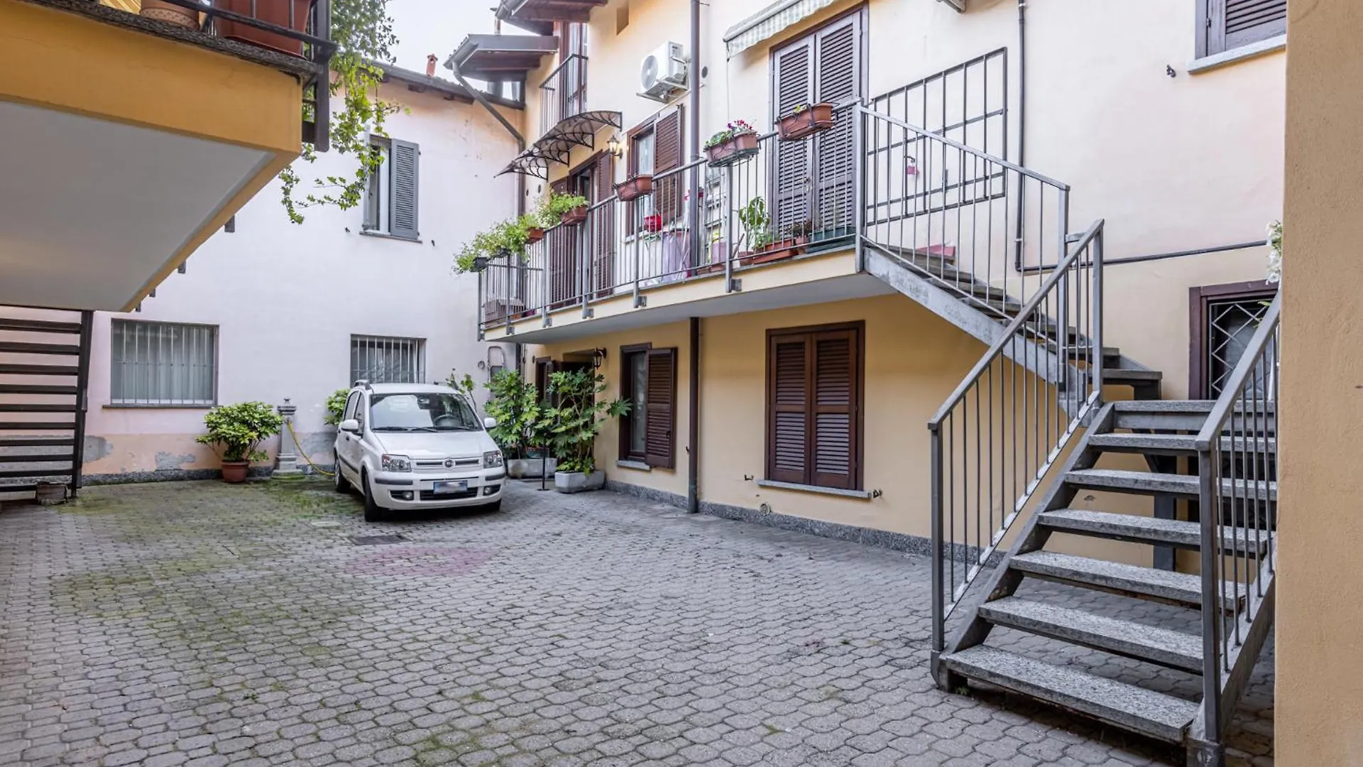 Apartment Gallarate Central Suite